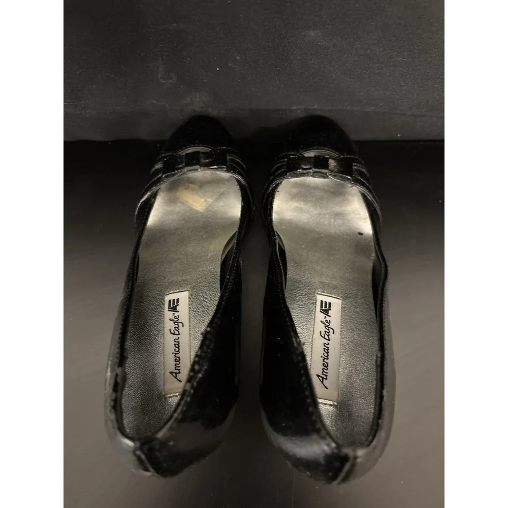 Womens Vintage Black American Eagle Heels size 5 some scuffs on heel